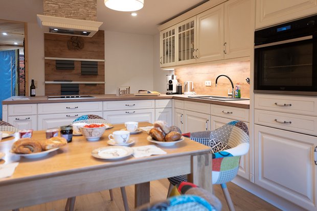 Küche mit Kochinsel, Urlaub ganz einfach genießen in unserem „Haus Stoll am Rubihorn“