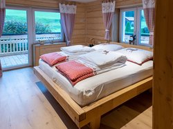 Ein Schlafzimmer im Chalet Auszeit –  1. Stock. 